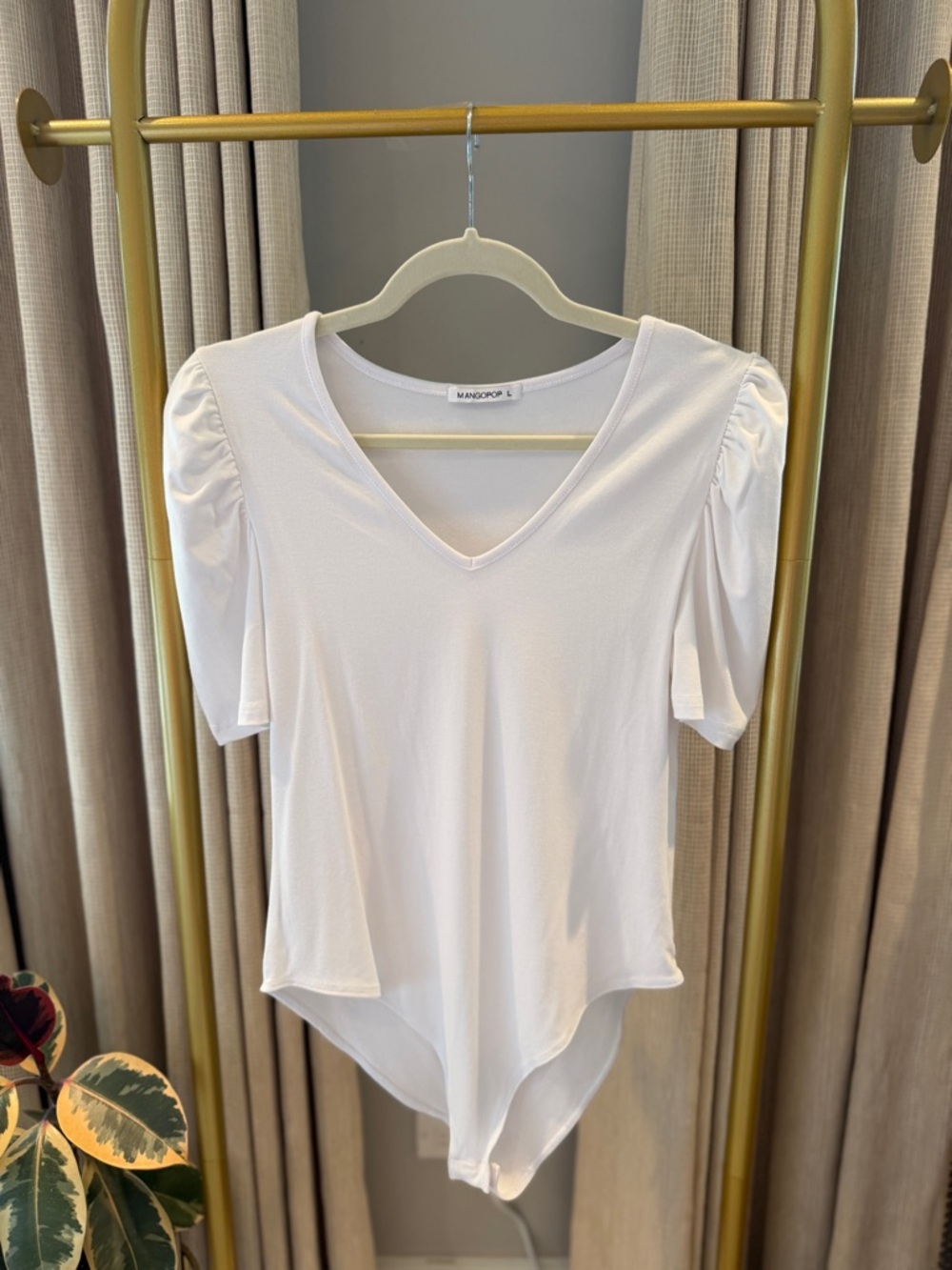 MANGOPOP White V‑Neck Puff Sleeve Bodysuit
